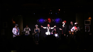 Stage performance microphone guitar group - free christmas wallpaper