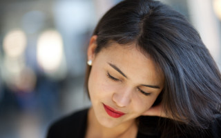 Woman red lipstick cell phone - she free wallpaper for desktop