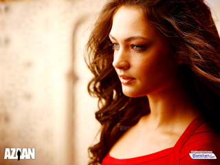 Woman long hair red shirt 5 - a red shirt free wallpaper