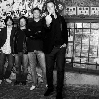 Men graffiti wall sign group - a group of men free wallpaper for tablet