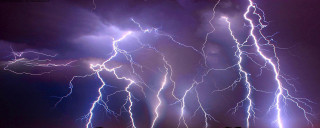 Lightning strikes city nighttime large - volumetric lightning free wallpaper