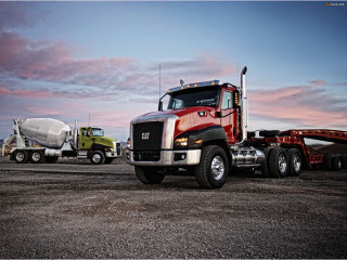 Semi truck tanker gravel road - cleve gray free wallpaper