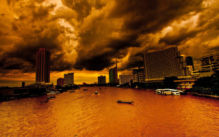 River boats cloudy sky cityscape - christo free wallpaper