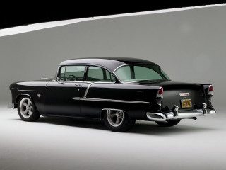 Black car white room white - a white room free wallpaper