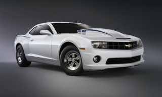 White car black hood gray 2 - a studio free wallpaper