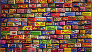 Candy boxes store window display - maximalist free wallpaper for desktop