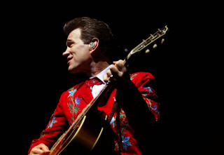 Man red shirt guitar microphone - his free wallpaper for desktop