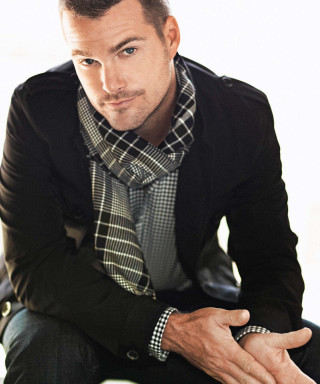 Man suit tie sitting hands 3 - his knee free wallpaper for mobile