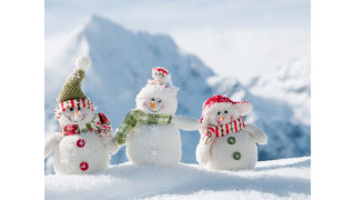 Three snowmen winter animals polar - a scarf free wallpaper