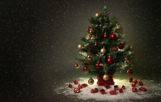Christmas tree presents snow falling 2 - a small christmas tree free wallpaper