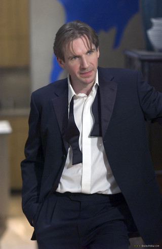 Man suit tie sitting pointing - something free wallpaper for mobile