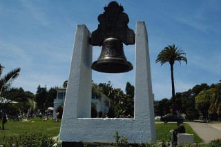 Bell monument palm trees blue - fitz hugh lane free wallpaper