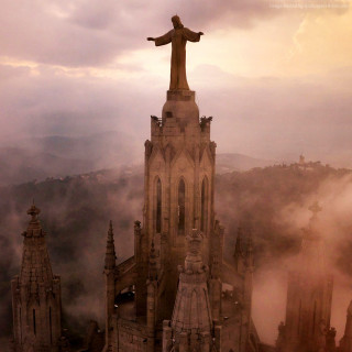 Large statue tall building fog - arthur b. carles free wallpaper