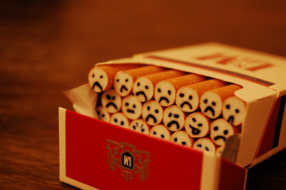 Cigarette box skulls red table - skull free wallpaper