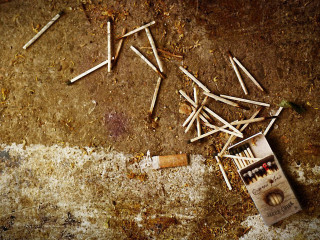 Cigarette matches dirty floor lighter - dirty free wallpaper