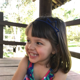 Little girl bench smiling camera - a bench free wallpaper for tablet