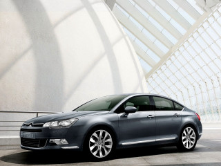 Car parked parking lot building 2 - didier mouron free wallpaper