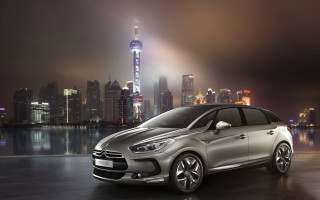 Silver car city skyline night 2 - a foggy sky free wallpaper for desktop