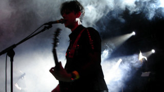 Man singing microphone stage smoke - smoke behind free wallpaper