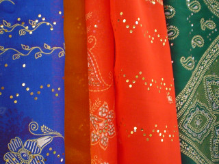 Cat on colorful fabric folk - rich vivid color free wallpaper