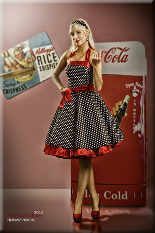 Dorothy coke polka dot dress - free retro wallpaper for mobile