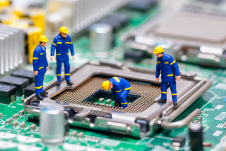 Close up computer motherboard workers - free technology wallpaper for desktop