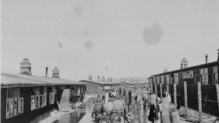 People walking street buildings flagpole - cui bai free wallpaper