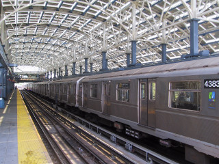 Train parked station roof yellow - a train station free wallpaper