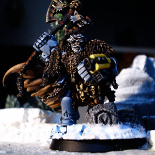 Statue man bird arm gun - free winter wallpaper for tablet