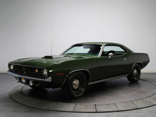 Green muscle car round platform - a black floor free wallpaper