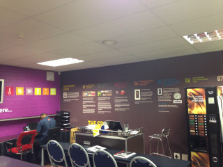 Man sitting desk purple wall - a purple wall free wallpaper for desktop