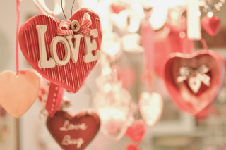 Hearts hanging ceiling love bow - a ceiling free wallpaper