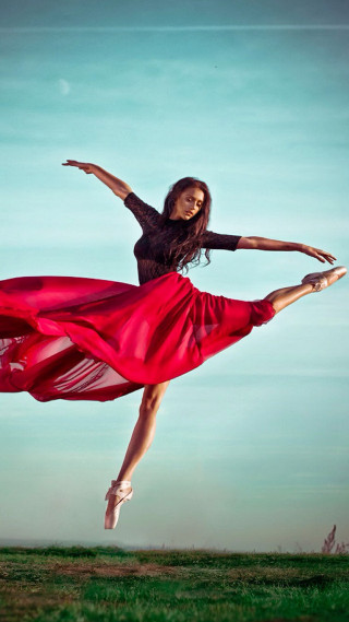 Woman red dress jumping arms - free retro wallpaper for mobile