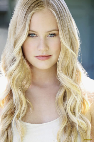 Blonde blueeyed halfup portrait leeshahannigan - emma geary free wallpaper