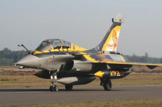 Fighter jet airport runway grass - top of an airport runway next free wallpaper