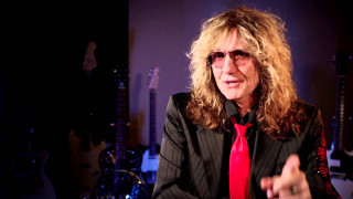 Man longhair redtie glasses guitars - guitar free wallpaper