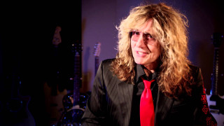 Man long hair red tie - a red tie free wallpaper