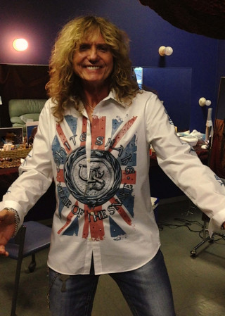 Man longhair wiiremote smile rococo - rococo free wallpaper for mobile