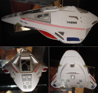 Spaceship model three views image - free space wallpaper for tablet