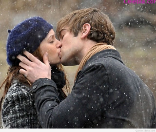 Man woman kissing rain hat - the rain free wallpaper