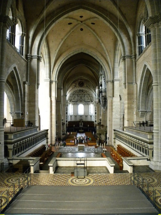 Large cathedral pew bench center - free architecture wallpaper for mobile