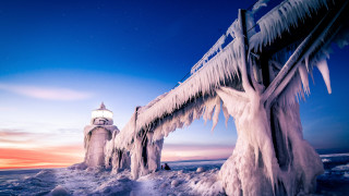 Lighthouse ice icicles sunset dawn - a lighthouse free wallpaper