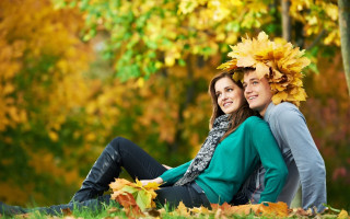Two people sitting leaves heads - two person free wallpaper