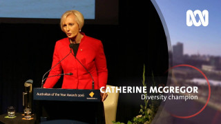 Woman podium microphone cityscape speaking - her free wallpaper