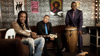 Three men couch guitar conga - a pattern free wallpaper for desktop