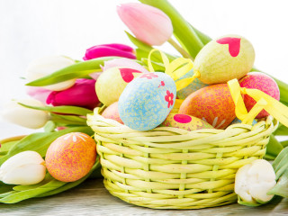 Basket decorated eggs flowers table - egg free wallpaper