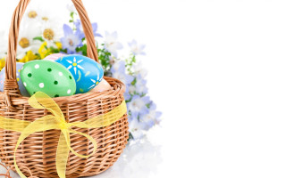 Easter basket filled eggs table - a ribbon free wallpaper