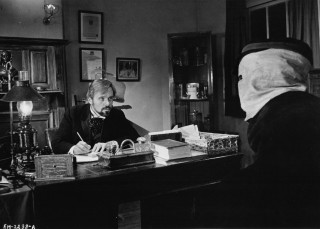 Man desk woman burkana hat - a desk free wallpaper