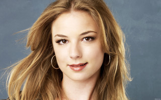 Woman long hair hoop earrings 3 - mannerism free wallpaper for desktop