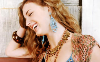 Smiling woman jewelry neck arm - jewelry free wallpaper